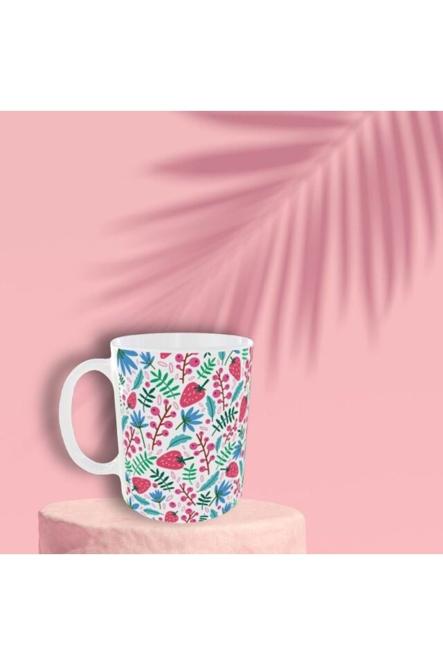 PASTEL RENKLİ ŞİRİN ÇİLEK DESENLİ TASARIM KUPA