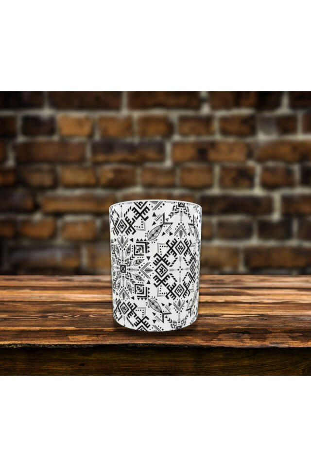 SİYAH BEYAZ ETNİK DESENLİ TASARIM KUPA