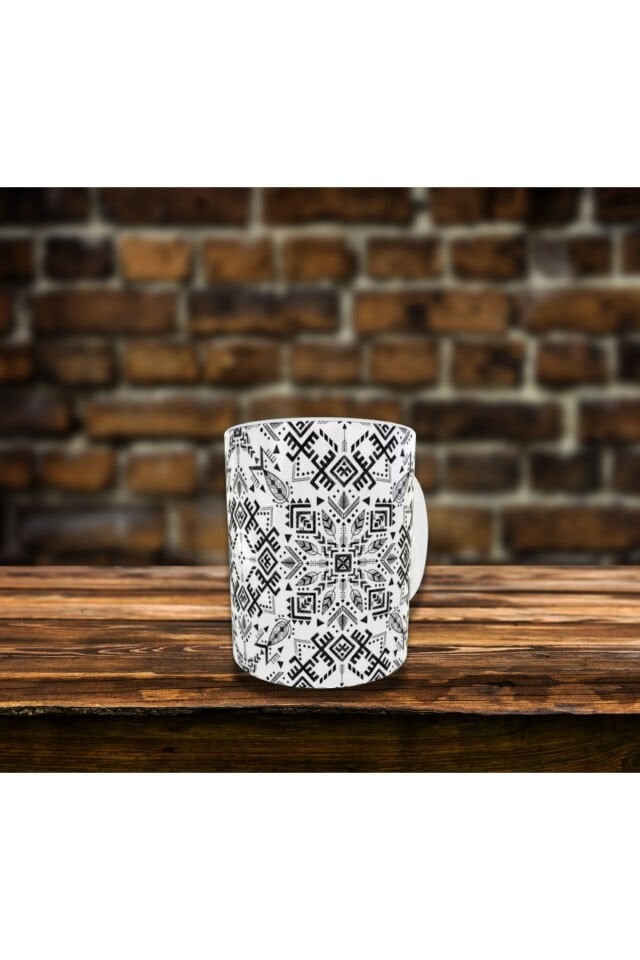 SİYAH BEYAZ ETNİK DESENLİ TASARIM KUPA