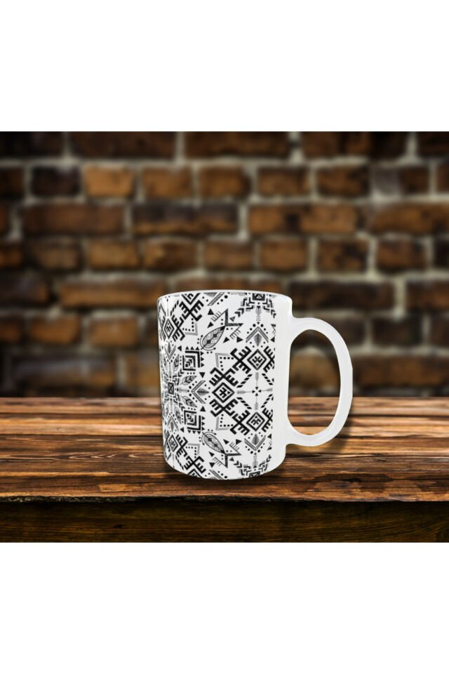 SİYAH BEYAZ ETNİK DESENLİ TASARIM KUPA