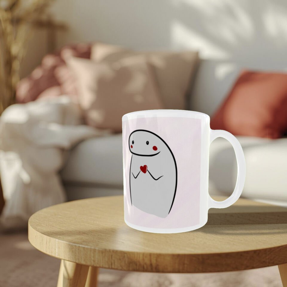 Sevimli Kalp Tutan Karakter Tasarımlı Porselen Kupa  Minimal Romantik Hediye