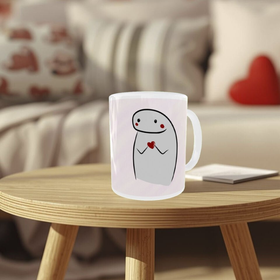 Sevimli Kalp Tutan Karakter Tasarımlı Porselen Kupa  Minimal Romantik Hediye