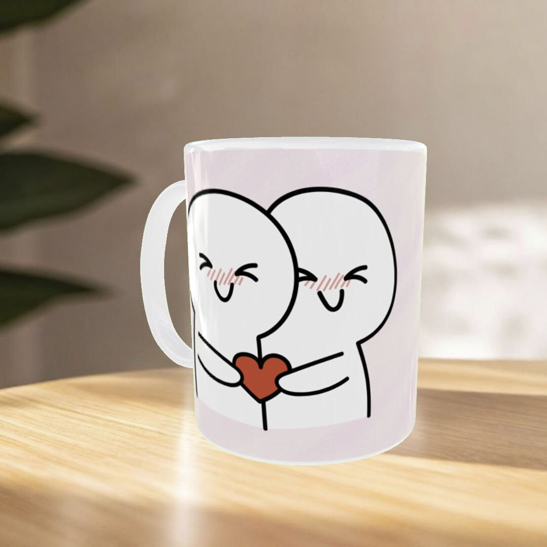 Sevgililer Günü Kalpli Sarılan Çift Desenli Porselen Kupa