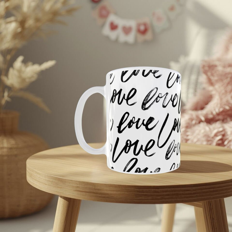 Love Yazı Desenli Porselen Kupa  – Siyah Beyaz Modern Tasarım